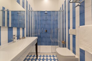 Apartment, 2 Bedrooms | Bathroom | Shower, rainfall showerhead, free toiletries, hair dryer - Design Holiday Home in Sorrento city center (Sorrento)