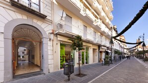 A street with shops, a tree, and a bench. - Luxury Four Bedroom Home (Sorrento)