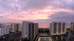 Exterior - Spring is here, and summer is right around the corner!   Book a stay now! (Ocean City)