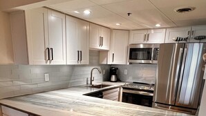 Private kitchen - Spring is here, and summer is right around the corner!   Book a stay now! (Ocean City)