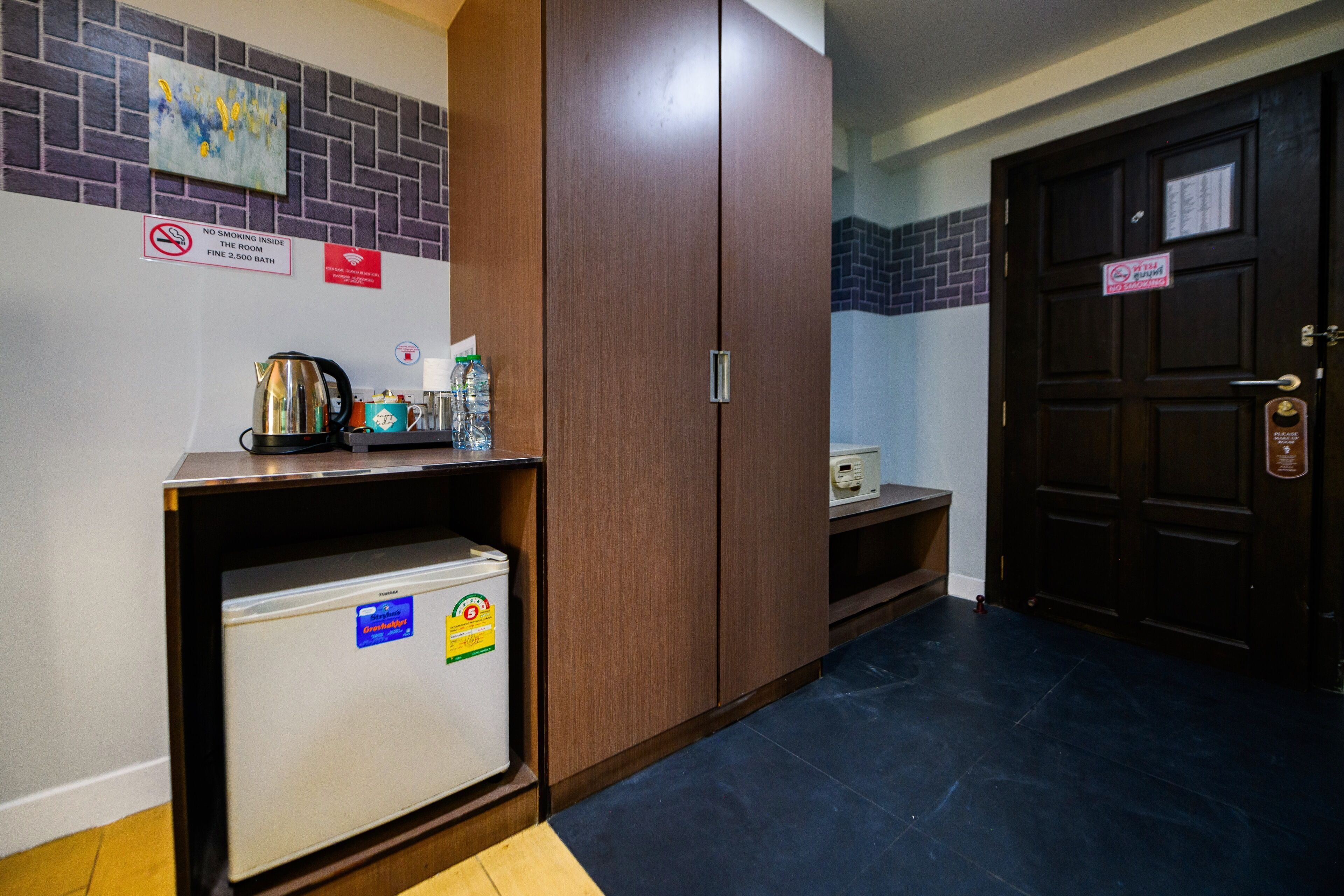 In-room safe, desk, laptop workspace, free WiFi