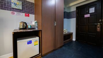 In-room safe, desk, laptop workspace, free WiFi