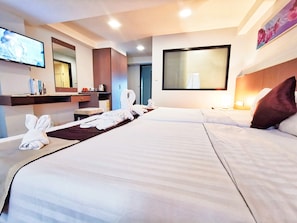 In-room safe, desk, laptop workspace, free WiFi - Scandia beach hotel (Pattaya)