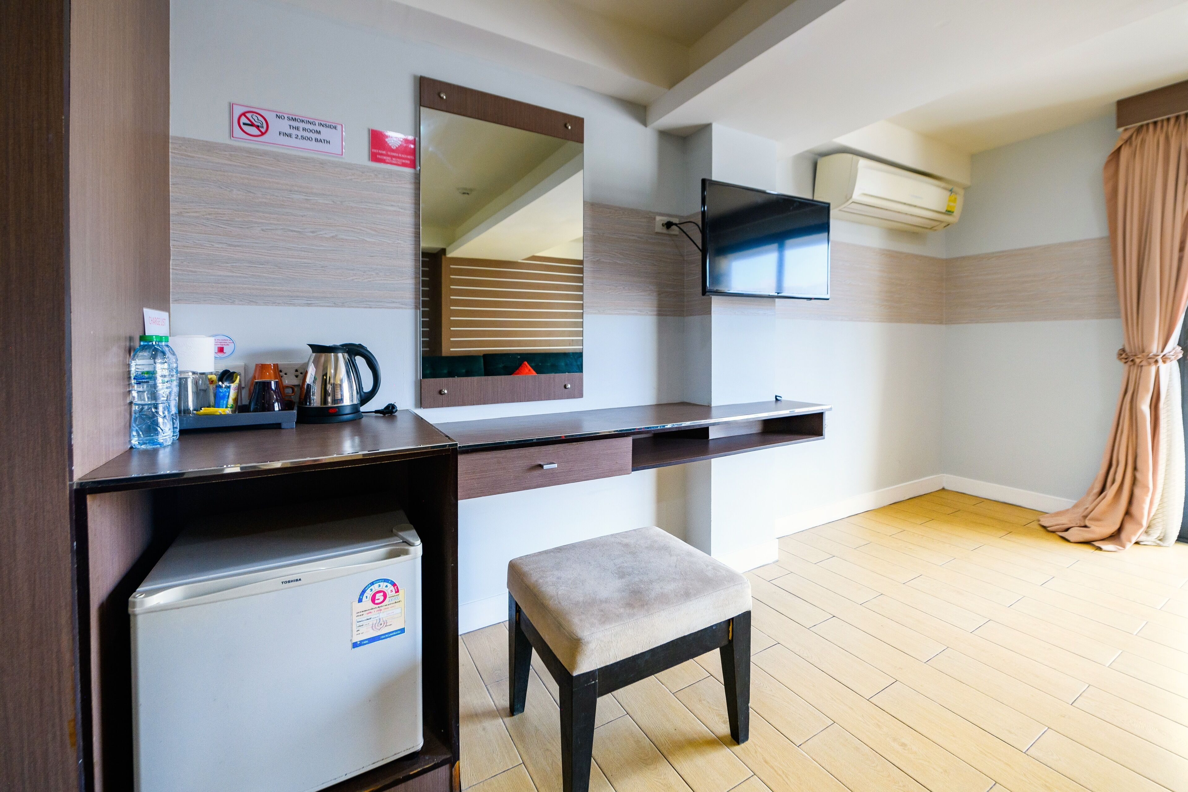 Deluxe Suite, City View | In-room safe, desk, laptop workspace, WiFi (free)