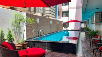 Outdoor pool, open 8:00 AM to 10:00 PM, pool loungers