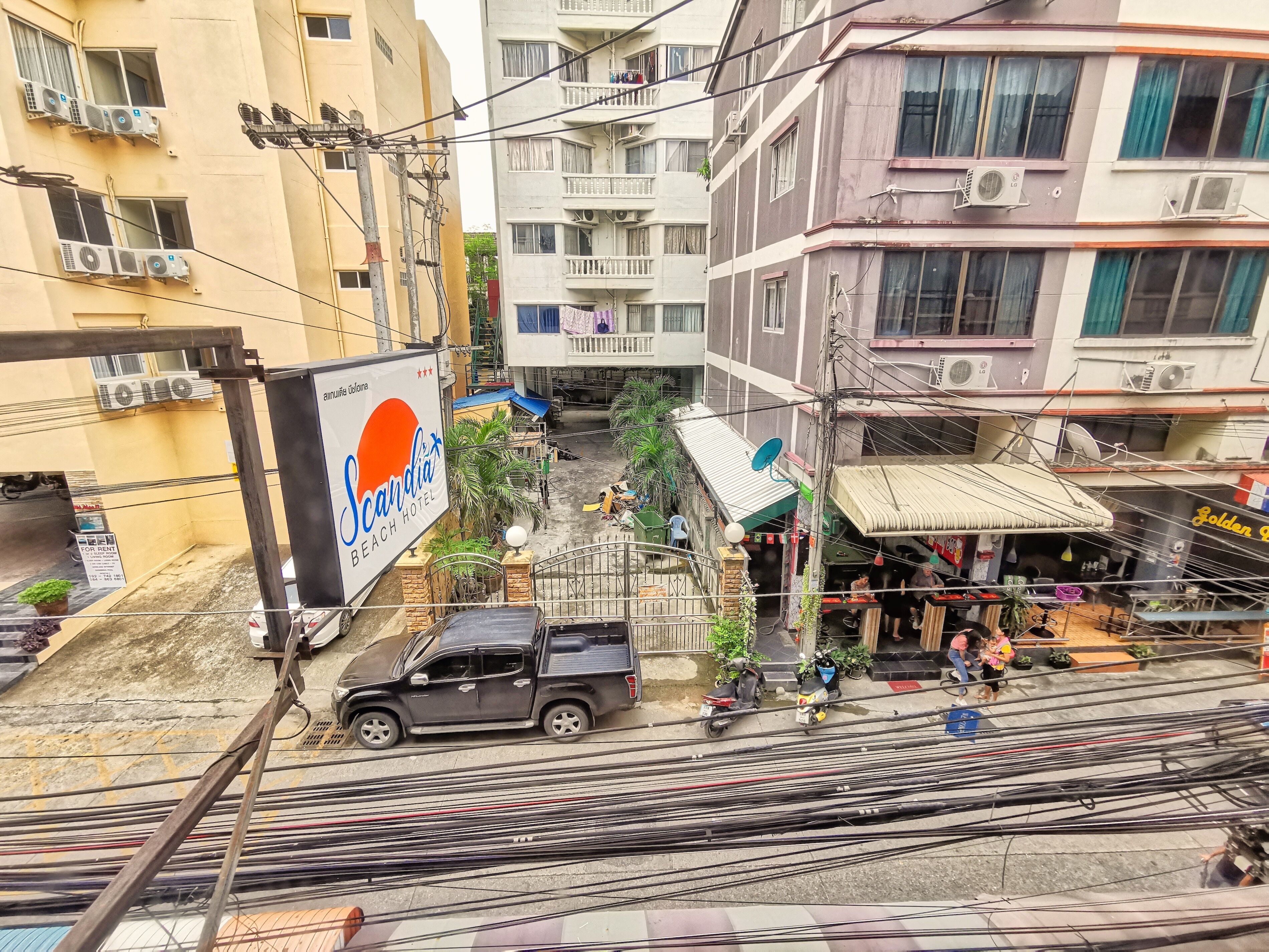 Deluxe Studio | Street view