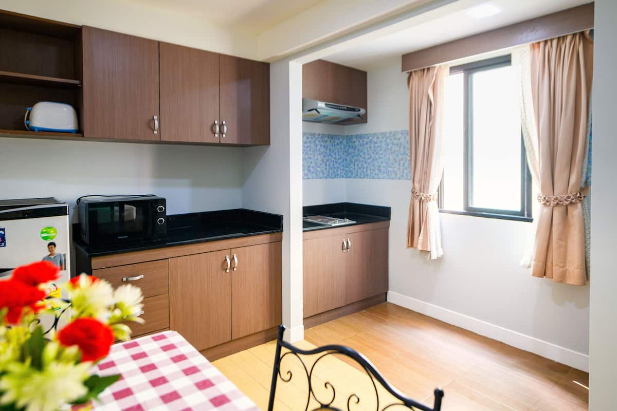 Superior Suite, Kitchen | Private kitchen | Electric kettle