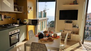 Apartment, 1 Bedroom | Private kitchen | Full-sized fridge, microwave, oven, stovetop - House Il Nido (Genoa)