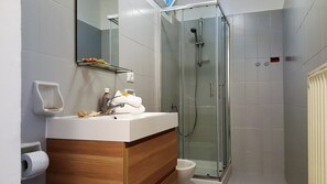 Apartment, 2 Schlafzimmer | Badezimmer | Dusche, Regendusche, Haartrockner, Bidet