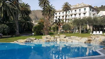 Seasonal outdoor pool