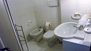 Appartamento, 1 camera da letto | Bagno | Doccia, soffione a pioggia, asciugacapelli, bidet