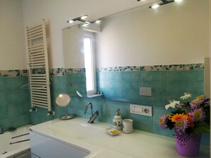 Apartment, 2 Schlafzimmer | Badezimmer | Dusche, Regendusche, Haartrockner, Bidet