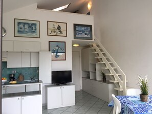 Apartment, 2 Bedrooms | Private kitchen