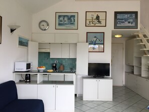 Apartment, 2 Bedrooms | Private kitchen