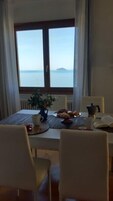 Apartment, 1 Bedroom | In-room dining