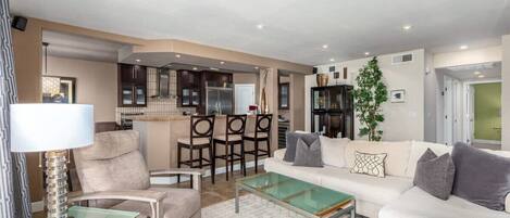 テレビ、ステレオ、書斎 / ワークスペース