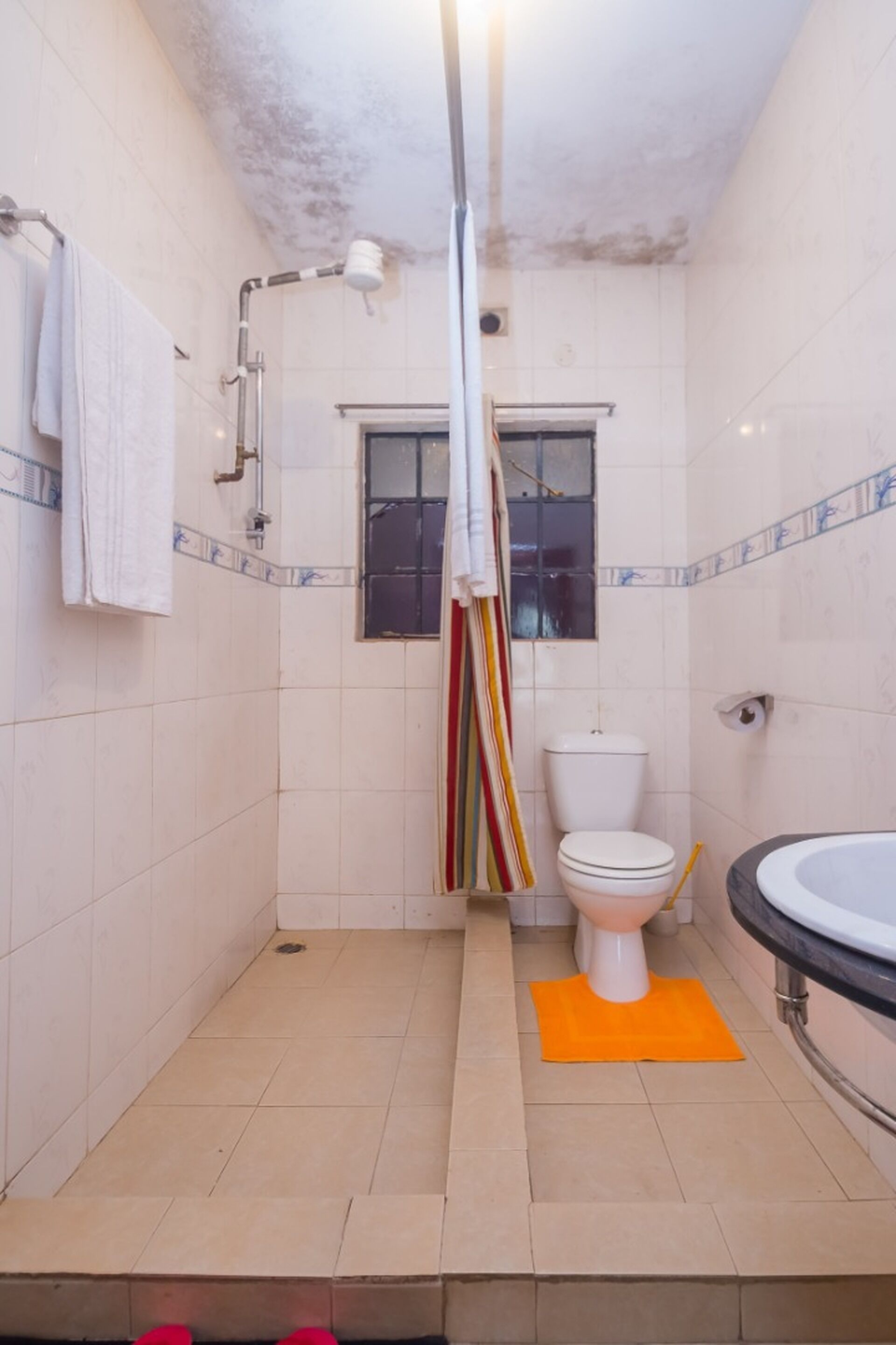 free toiletries, towels