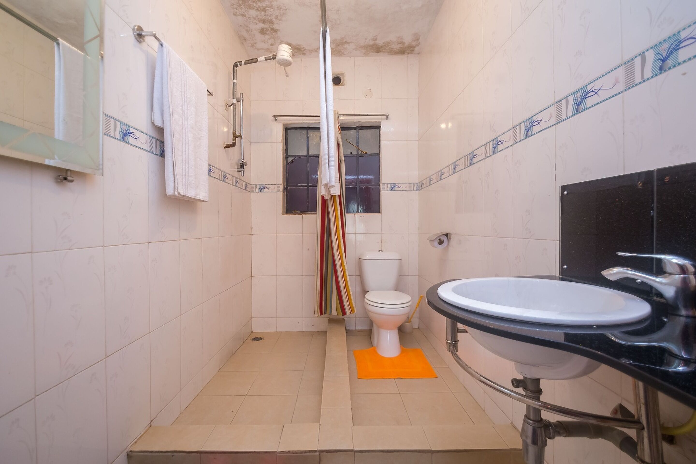 free toiletries, towels