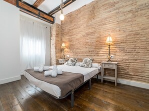 2 chambres, fer et planche à repasser, accès Internet, draps fournis