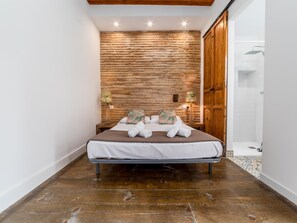 2 chambres, fer et planche à repasser, accès Internet, draps fournis