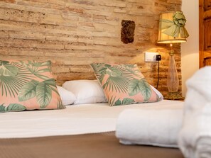 2 chambres, fer et planche à repasser, accès Internet, draps fournis