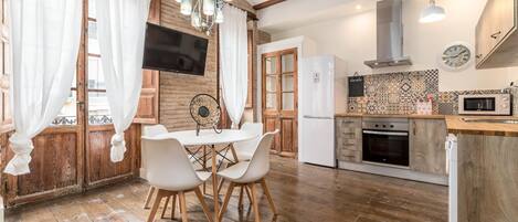 Réfrigérateur, micro-ondes, four, lave-vaisselle