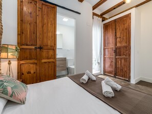 2 bedrooms, iron/ironing board, internet, bed sheets - MY LOFT 4 YOU RUZAFA STYLE II (Valencia)