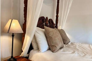 2 bedrooms, iron/ironing board, travel cot, WiFi