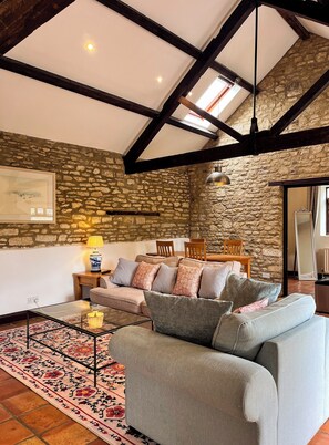 Smart TV, fireplace, books - Stable Cottage - 2 Bed, Country Cottage close to Blenheim Palace (Witney)