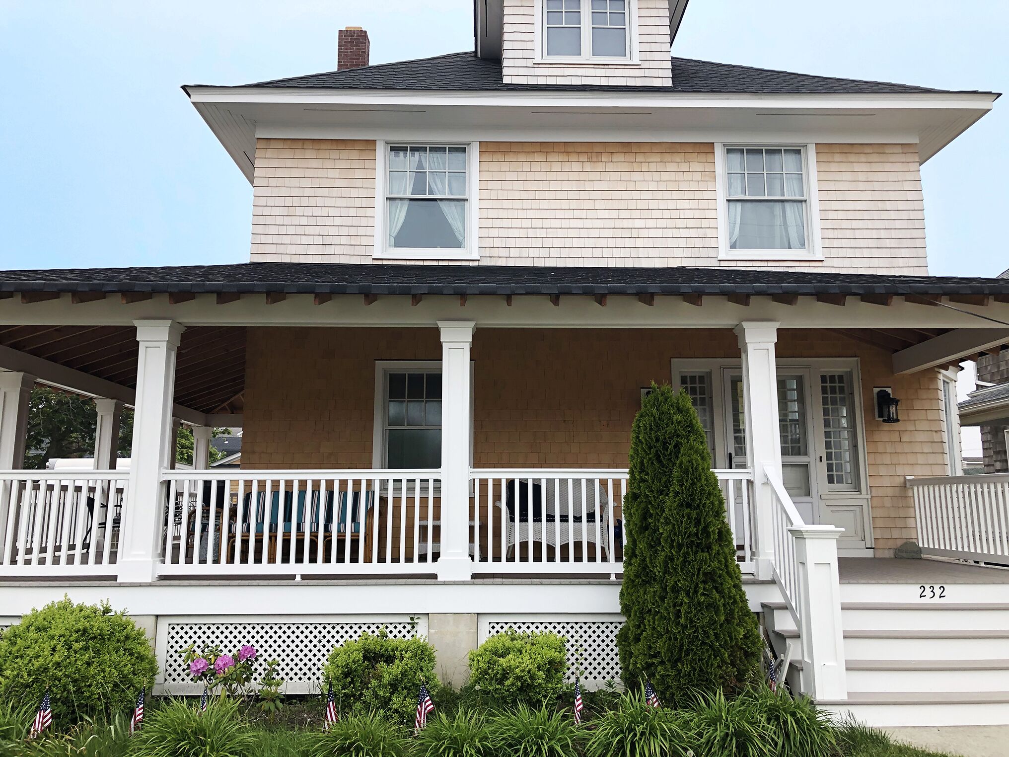 Newly renovated family beach house, walking distance to everything!