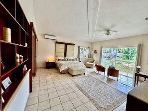 4 bedrooms, in-room safe, desk, iron/ironing board