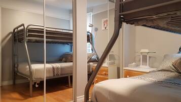 2 bedrooms, desk, iron/ironing board, free WiFi