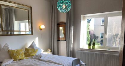 50 Schritte zu Mainradweg_sonniger Balkon ins Grüne, 2- 6 Gäste, verkehrsgünstig