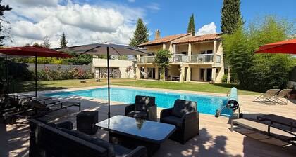 Grande Villa - Charmant village provençal - Piscine - Terrain de pétanque