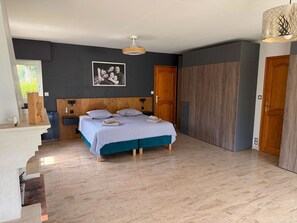 5 Schlafzimmer, Bügeleisen/Bügelbrett, kostenloses WLAN