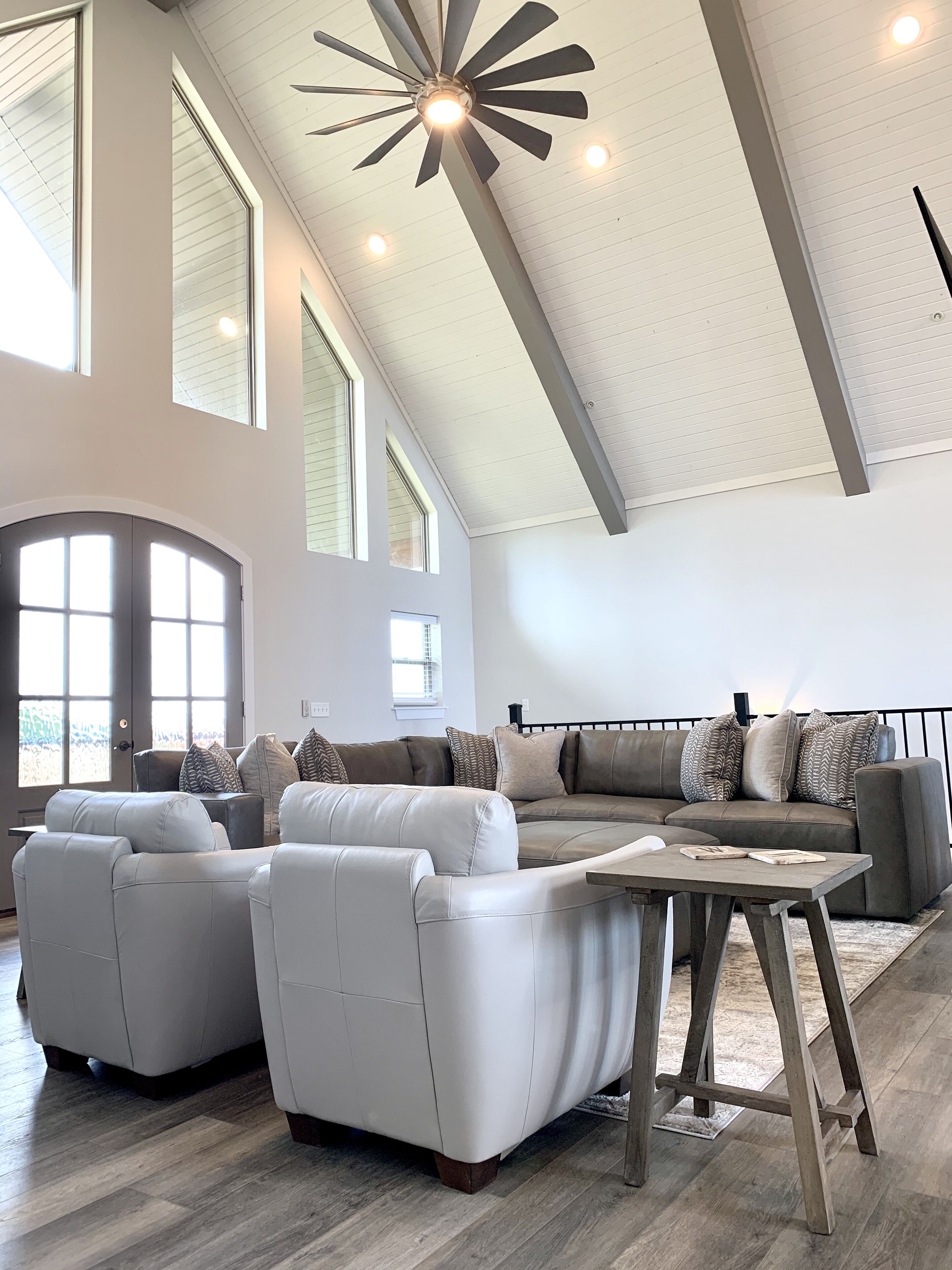 Smart TV, chimenea, videojuegos y reproductor de DVD 