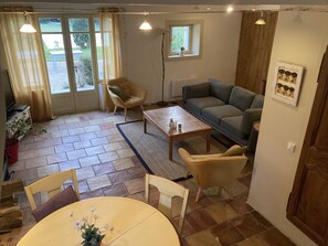 TV, fireplace, table tennis, books - Charming, fully renovated gîte with private pool (Saint-Marcellin-lès-Vaison)