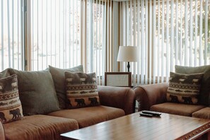 Smart TV - The White House! PRIME LOCATION BAY & RIVER VIEWS BAY CITY, MI (Bay City)