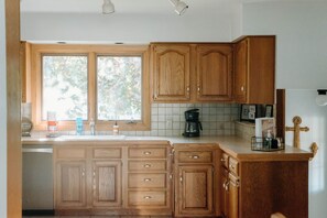 Interior - The White House! PRIME LOCATION BAY & RIVER VIEWS BAY CITY, MI (Bay City)