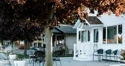 The White House! PRIME LOCATION BAY & RIVER VIEWS BAY CITY, MI