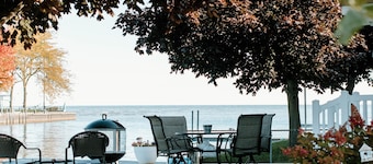 The White House! PRIME LOCATION BAY & RIVER VIEWS BAY CITY, MI