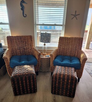 Smart TV, video games, DVD player, books - Beachfront Family Fun! 30s to Sand – 1 King, 2 Queens, Bunks, Prvt Beach Access! (Surfside Beach)