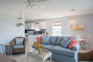 Smart TV - You are my Sunshine- Heated Pool- Steps to sand! (Santa Rosa Beach)