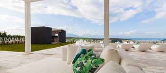 White Luxury Villa  with pool and Jacuzzi in the Sicilian Countryside