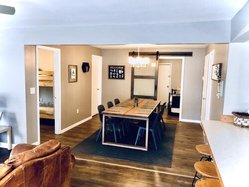 Pioneer Lodge House 400