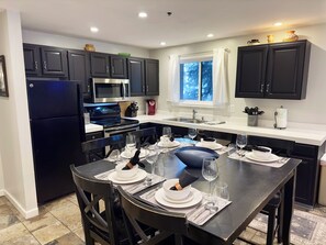 Fridge, microwave, oven, stovetop - Comfortable Two Story Condo w/ Common Hot Tub and Pool-Walk to lifts and Main St (Park City)