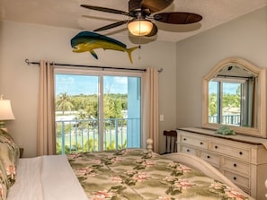 4 bedrooms, desk, travel cot, free WiFi