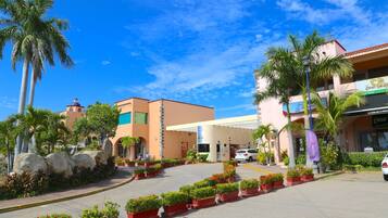 Vista frontal de la propiedad