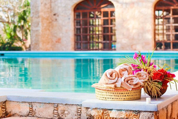 Outdoor pool - HACIENDA HISTÓRICA Blanca Flor Del Siglo XVI (Hecelchakan)