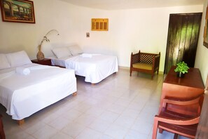 Habitación Confort, patio, vistas al jardín | Ropa de cama